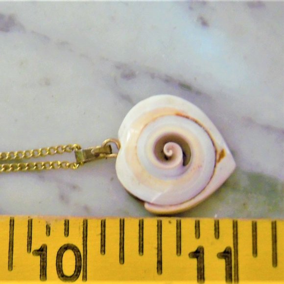 Beautiful 20" chain heart shell Gold tone chain - Picture 3 of 4